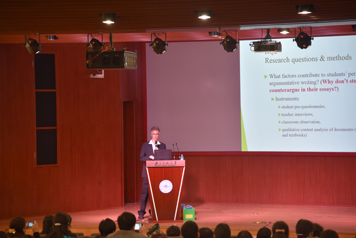 香港教育学院Paul Stapleton发表主旨演说